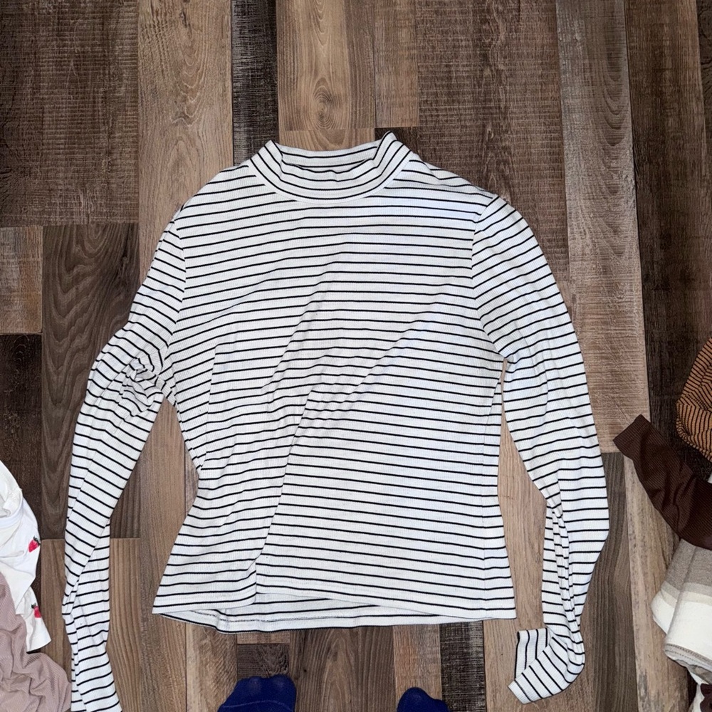 Striped Black and White Women's Top Ribbed